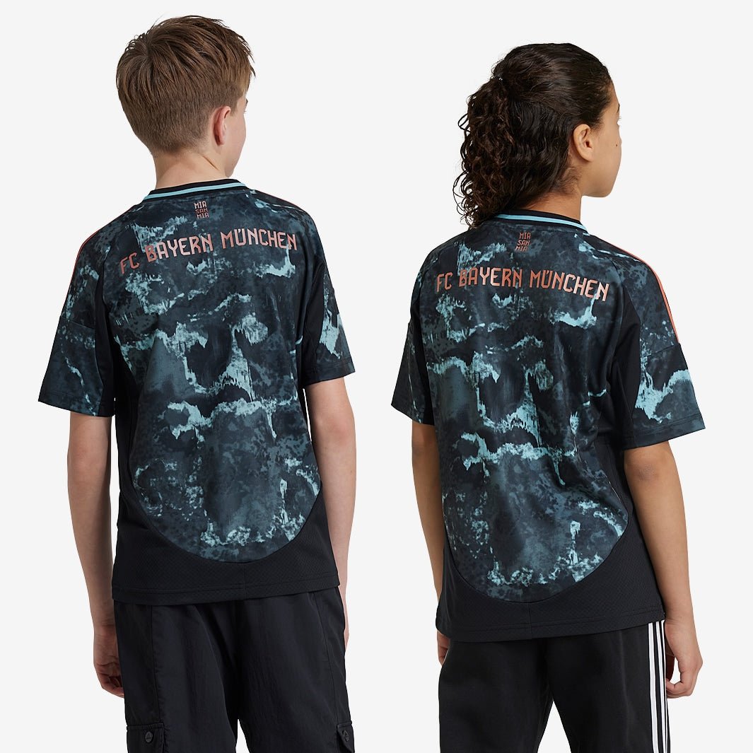 Conjunto Infantil adidas Bayern de Munique 2024/25 II Torcedor Conjunto Infantil adidas Bayern de Munique 2024/25 II Torcedor