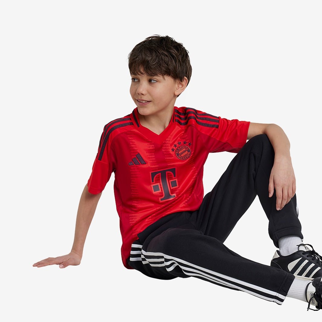 Conjunto Infantil adidas Bayern de Munique 2024/25 I Torcedor Conjunto Infantil adidas Bayern de Munique 2024/25 I Torcedor