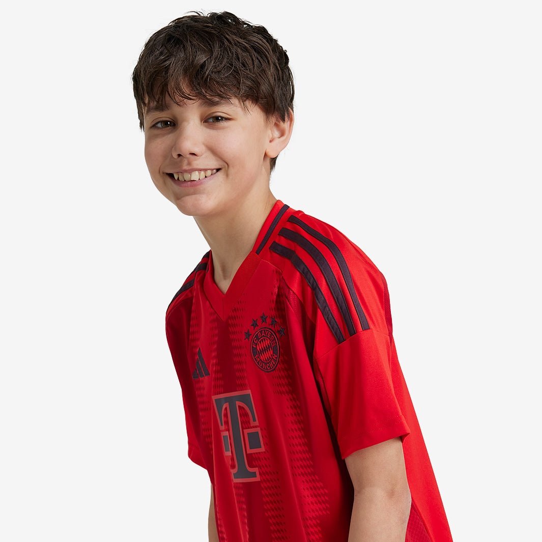 Conjunto Infantil adidas Bayern de Munique 2024/25 I Torcedor Conjunto Infantil adidas Bayern de Munique 2024/25 I Torcedor