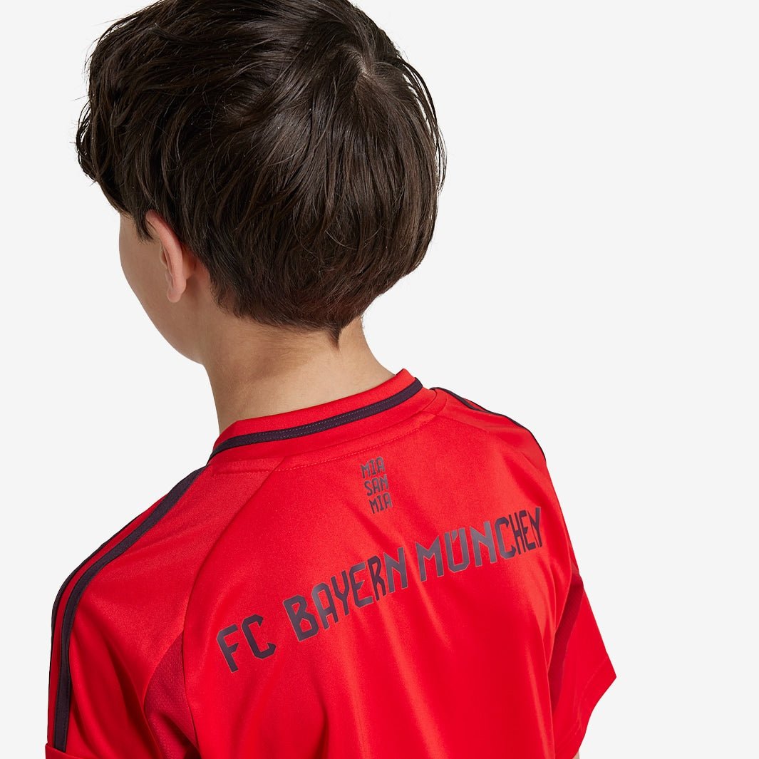 Conjunto Infantil adidas Bayern de Munique 2024/25 I Torcedor Conjunto Infantil adidas Bayern de Munique 2024/25 I Torcedor