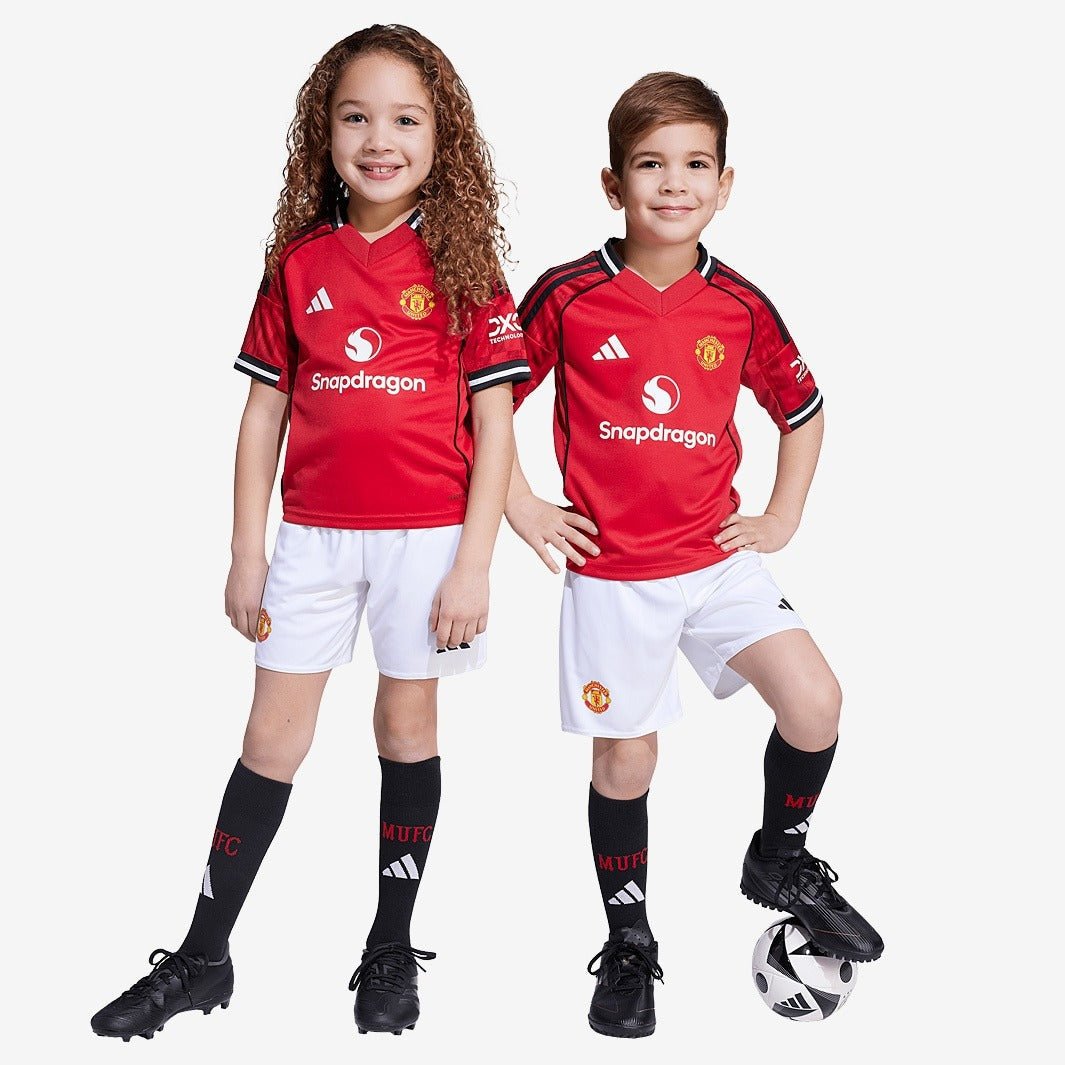 Conjunto Infantil Adidas Manchester United 2025/26 Torcedor Conjunto Infantil Adidas Manchester United 2025/26 Torcedor