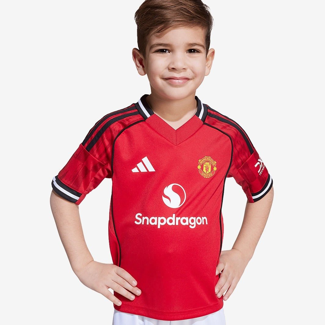 Conjunto Infantil Adidas Manchester United 2025/26 Torcedor Conjunto Infantil Adidas Manchester United 2025/26 Torcedor