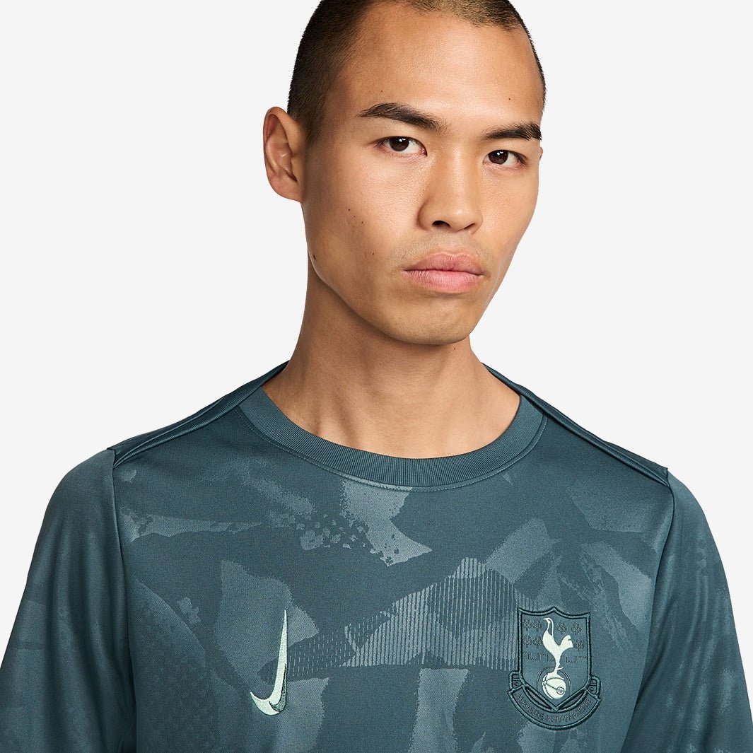 Camisa Nike Tottenham FC 2024/25 Pré-Jogo Camisa Nike Tottenham FC 2024/25 Pré-Jogo