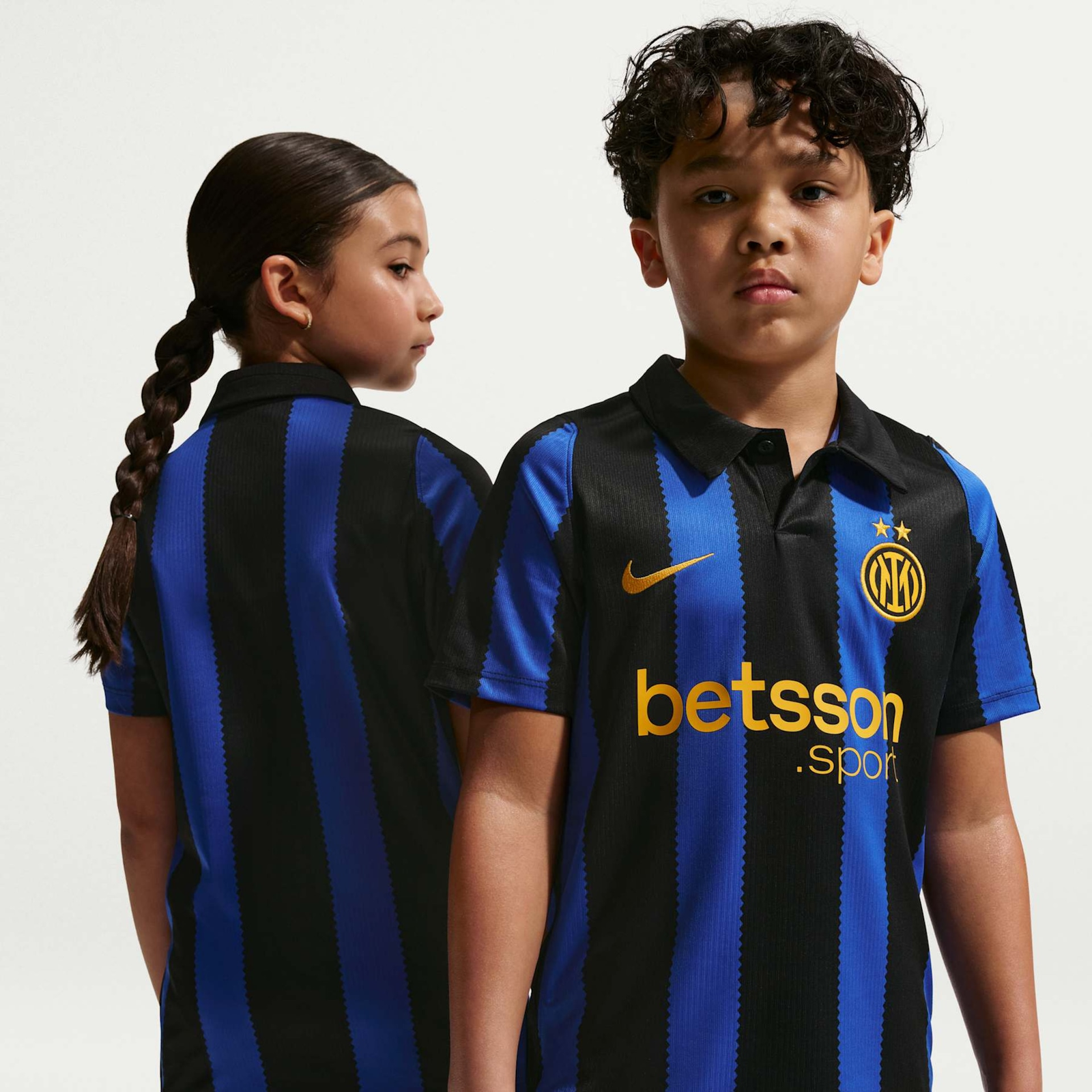 Conjunto Infantil Nike Inter de Milão 2026/27 I Conjunto Infantil Nike Inter de Milão 2026/27 I