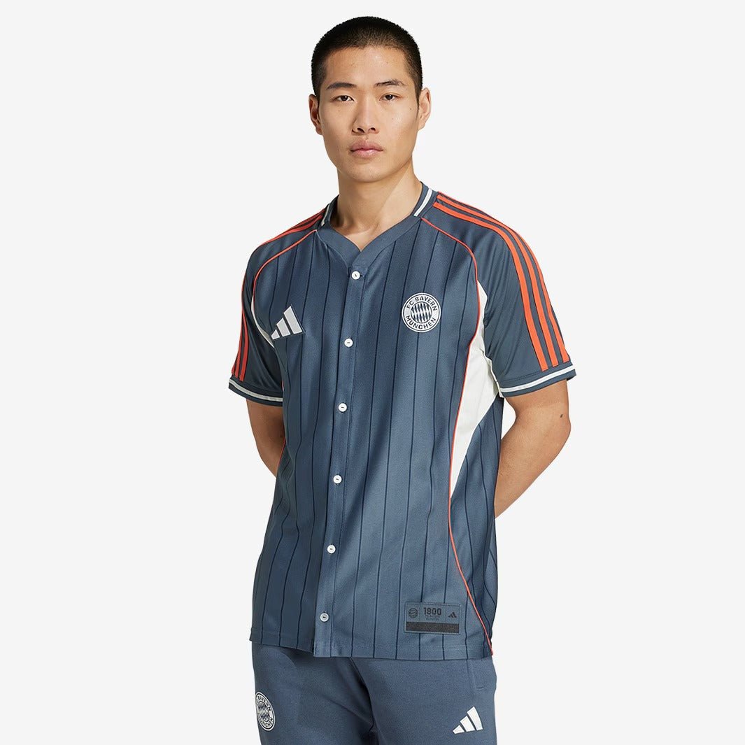 Camisa adidas Bayern de Munique 2025/26 Baseball Trikot Camisa adidas Bayern de Munique 2025/26 Baseball Trikot