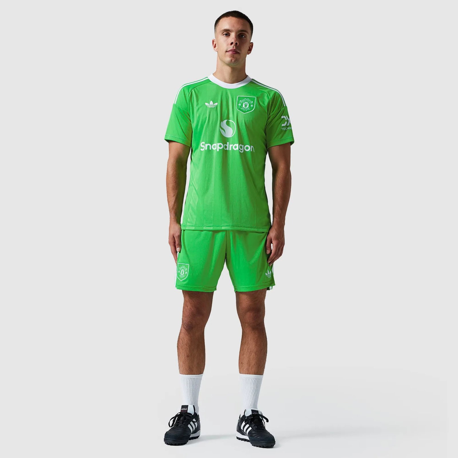 Shorts adidas Manchester United 2025/26 III Goleiro Shorts adidas Manchester United 2025/26 III Goleiro