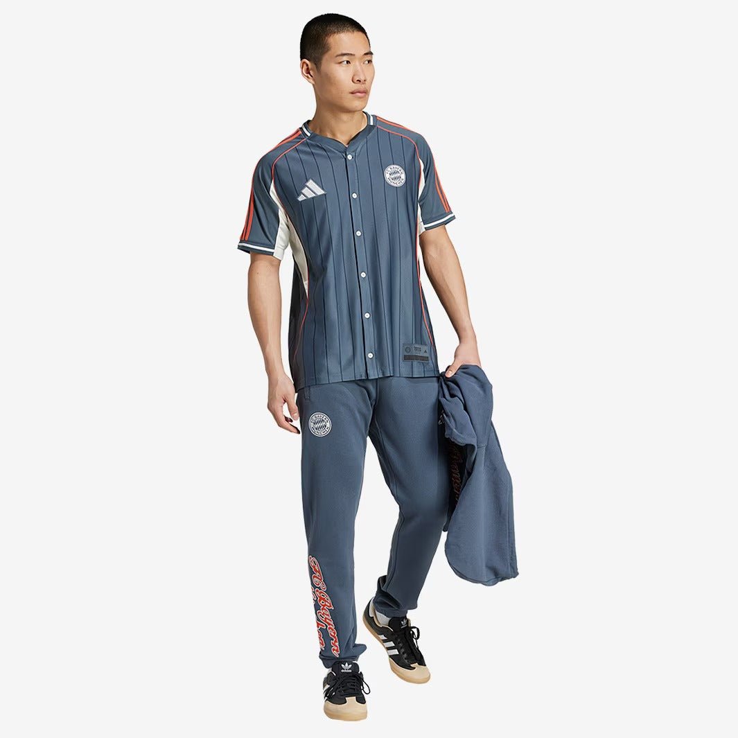 Camisa adidas Bayern de Munique 2025/26 Baseball Trikot Camisa adidas Bayern de Munique 2025/26 Baseball Trikot