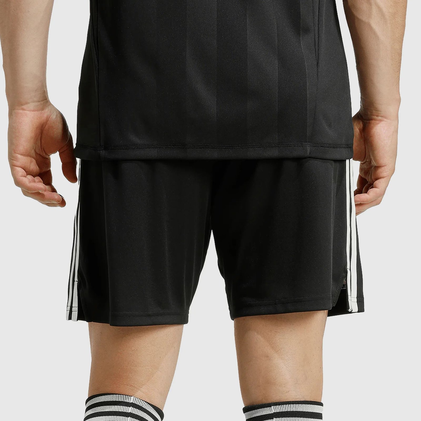 Shorts Adidas Liverpool 2025/26 III Goleiro Shorts Adidas Liverpool 2025/26 III Goleiro