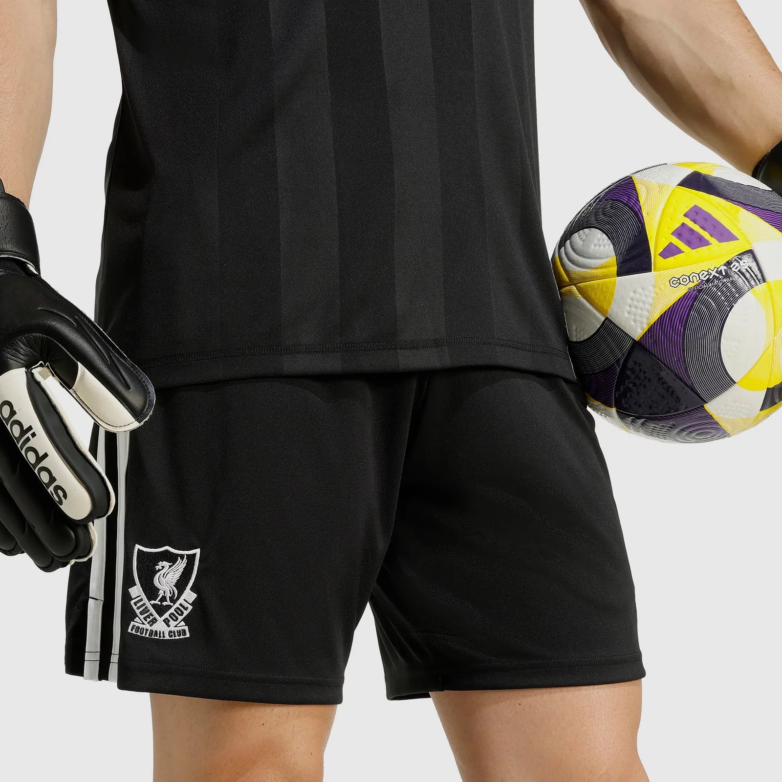 Shorts Adidas Liverpool 2025/26 III Goleiro Shorts Adidas Liverpool 2025/26 III Goleiro