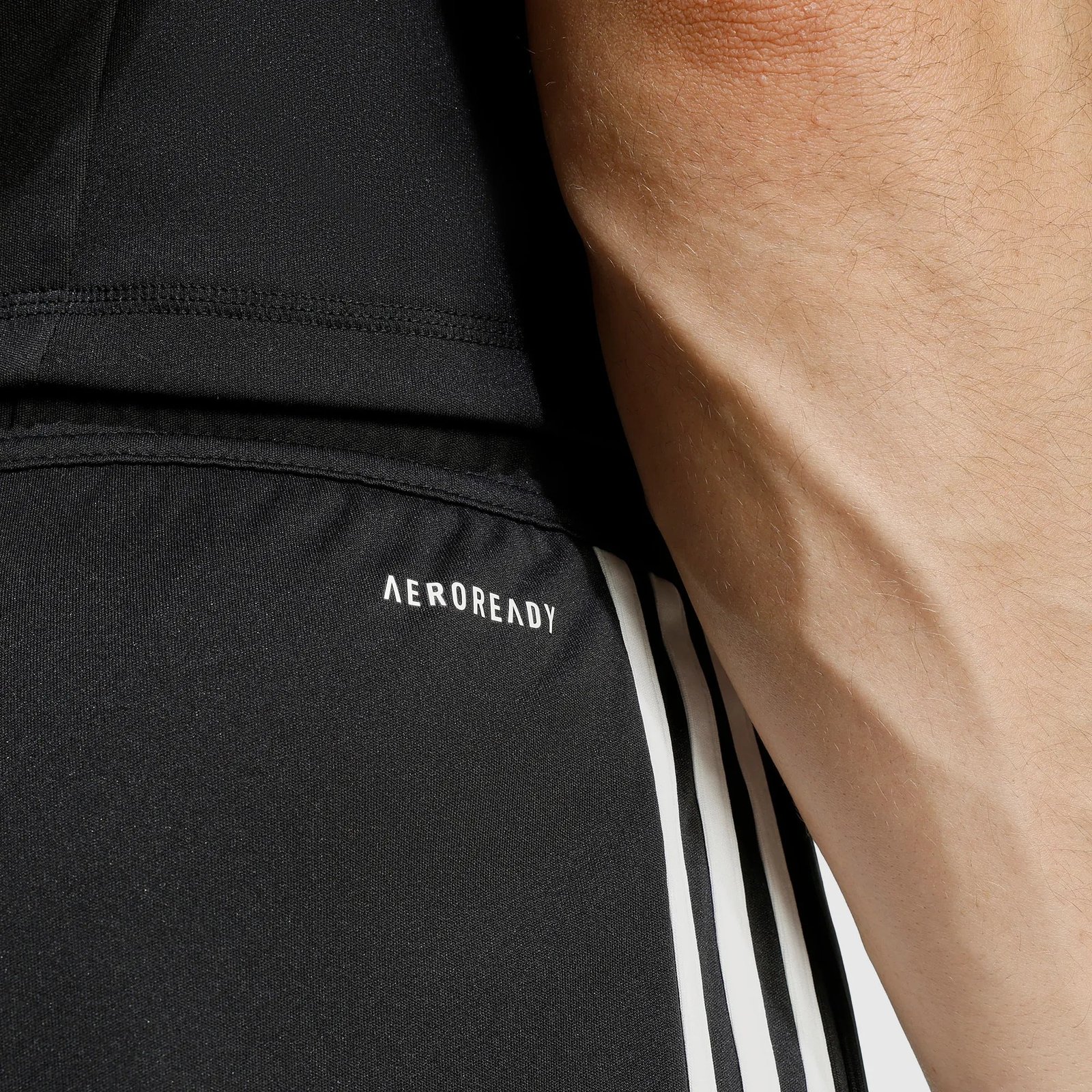 Shorts Adidas Liverpool 2025/26 III Goleiro Shorts Adidas Liverpool 2025/26 III Goleiro