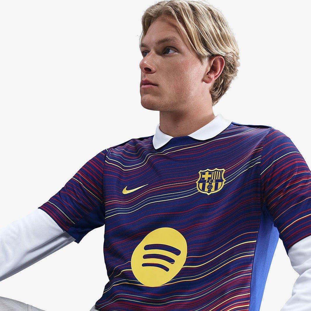 Camisa Nike Barcelona 2025/26 Pré-Jogo Camisa Nike Barcelona 2025/26 Pré-Jogo
